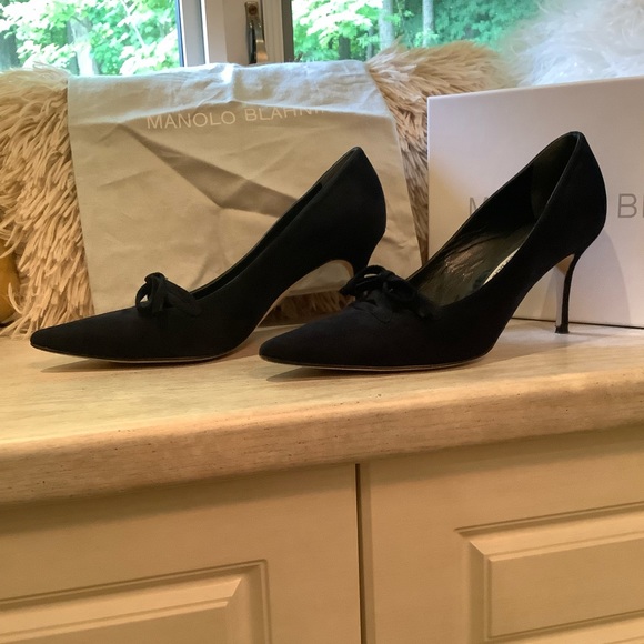 Manolo Navy Suede Shoes, Box & Dust Bags, Sz 38 - Picture 1 of 8